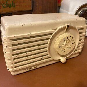1952 RCA Nipper II Tube Radio